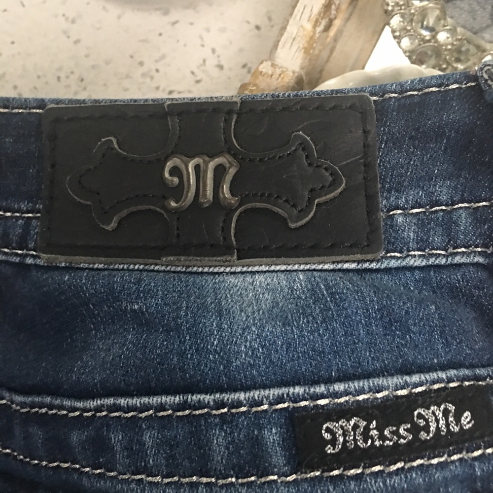 Glam Denim’s With Bling Pockets - image 2